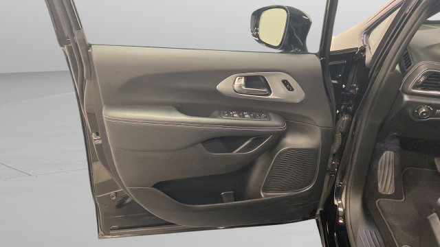 Used 2025 Chrysler Pacifica Limited AWD/4WD image 27