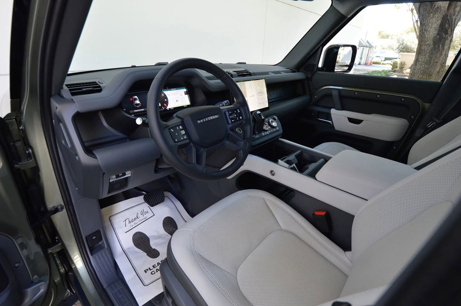 Used 2025 Land Rover Defender 110 X-Dynamic SE image 27