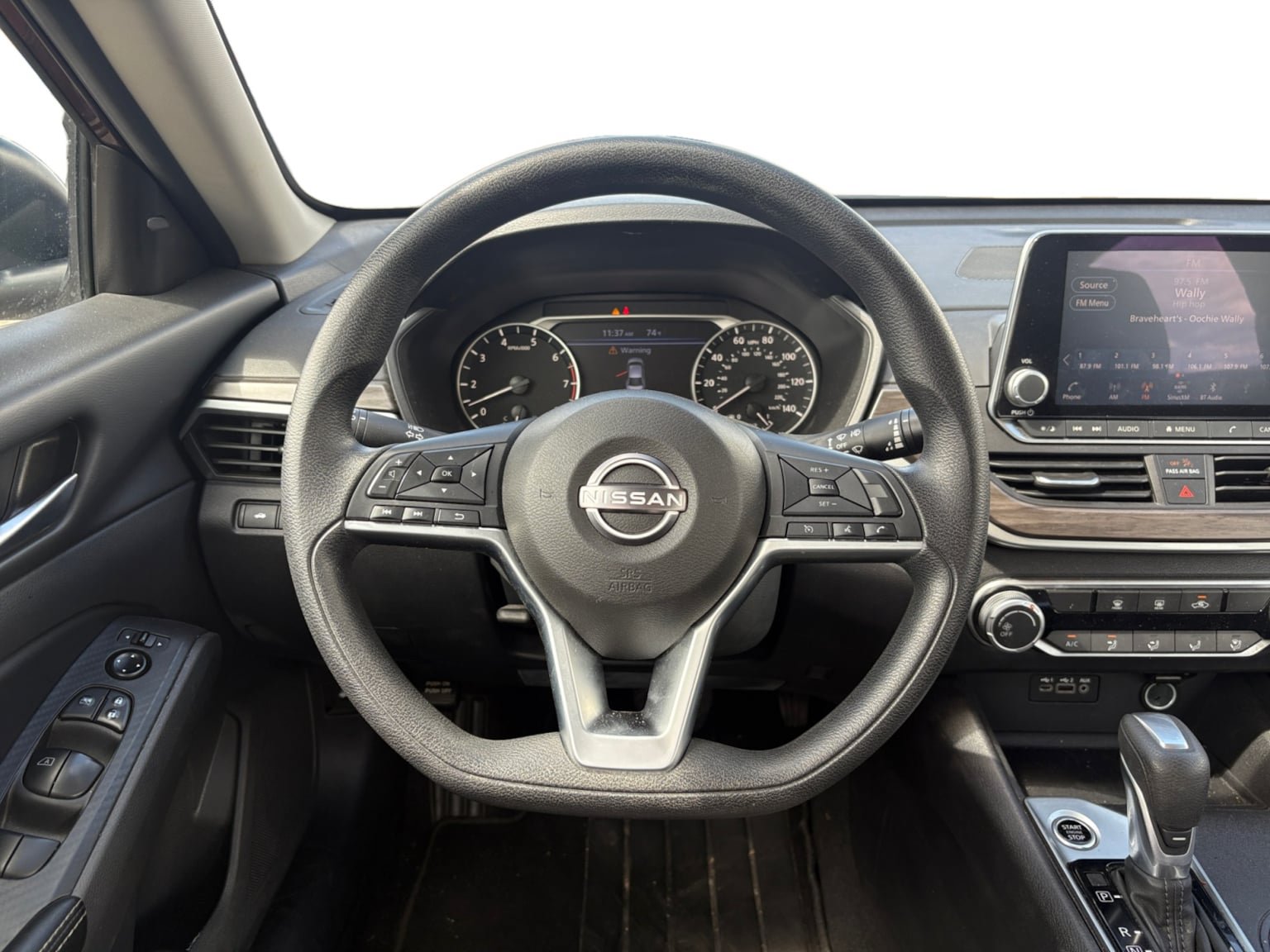 Used 2025 Nissan Altima 2.5 SV FWD image 13