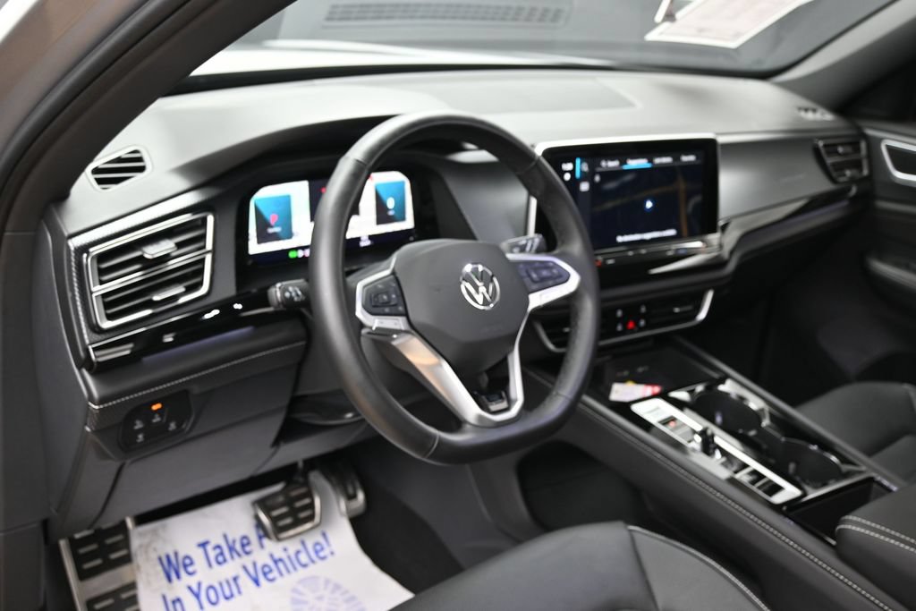 Used 2025 Volkswagen Atlas Cross Sport SEL R-Line AWD/4WD image 19