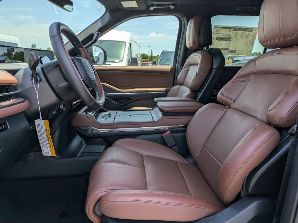 New 2027 Lincoln Navigator Reserve AWD/4WD image 21