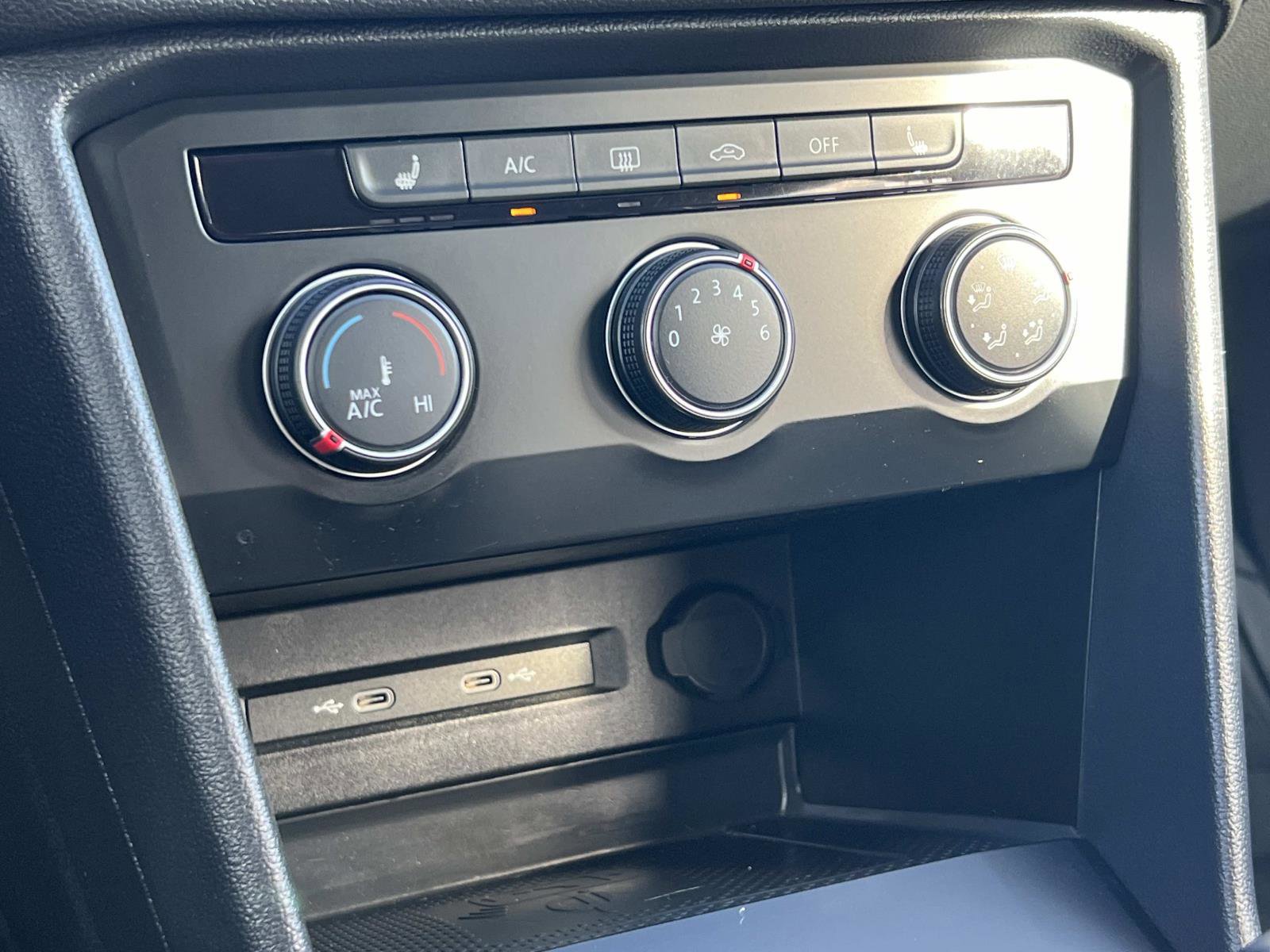 Certified 2022 Volkswagen Taos SE image 15