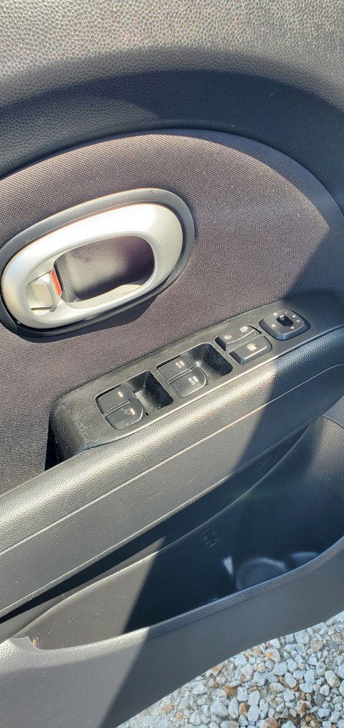 Used 2016 Kia Soul + w/ Designer's Package image 15