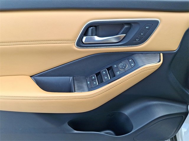 Used 2022 Nissan Rogue Platinum w/ Head-Up Display Package image 12