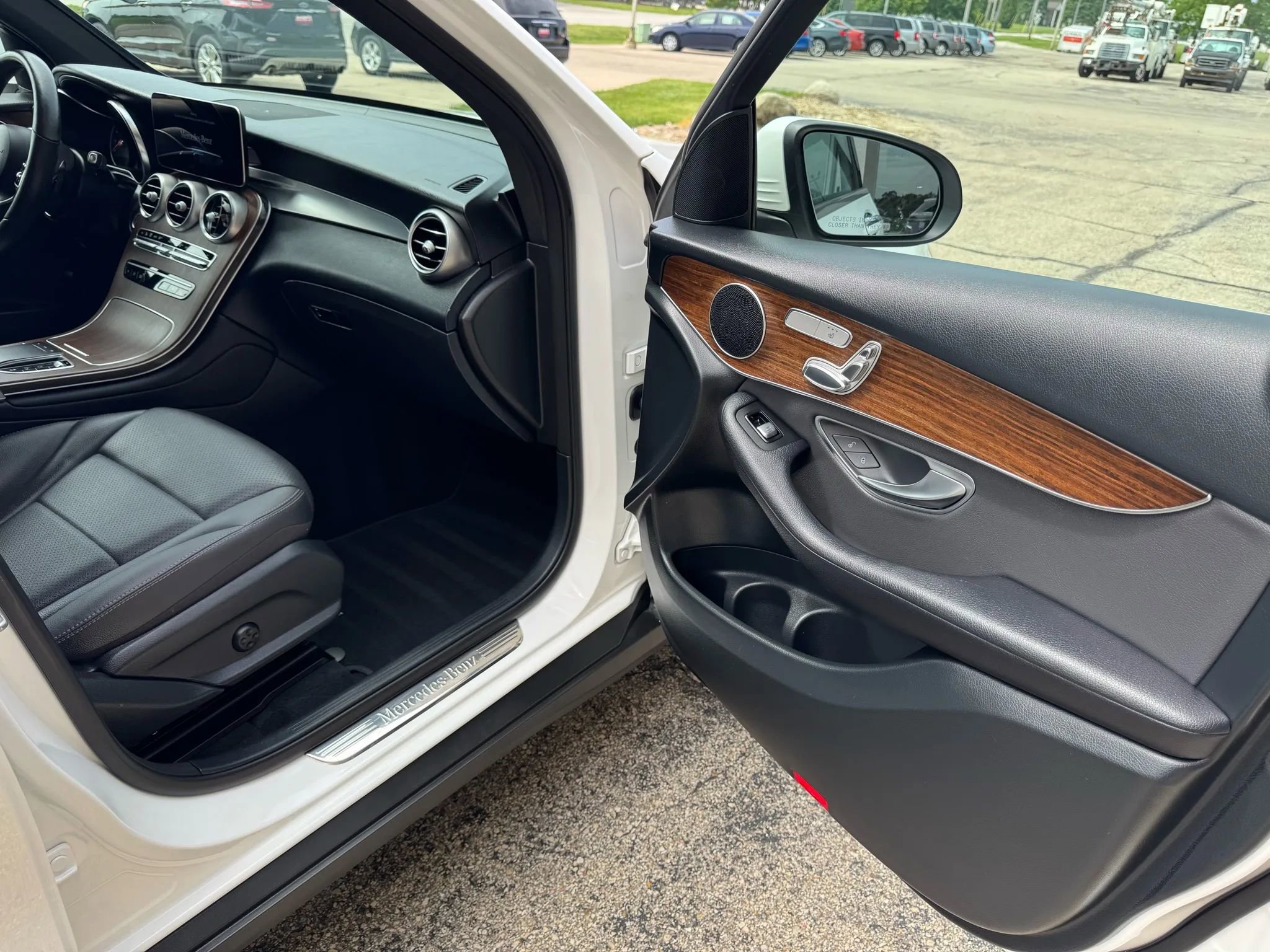 Used 2021 Mercedes-Benz GLC 300 4MATIC image 12