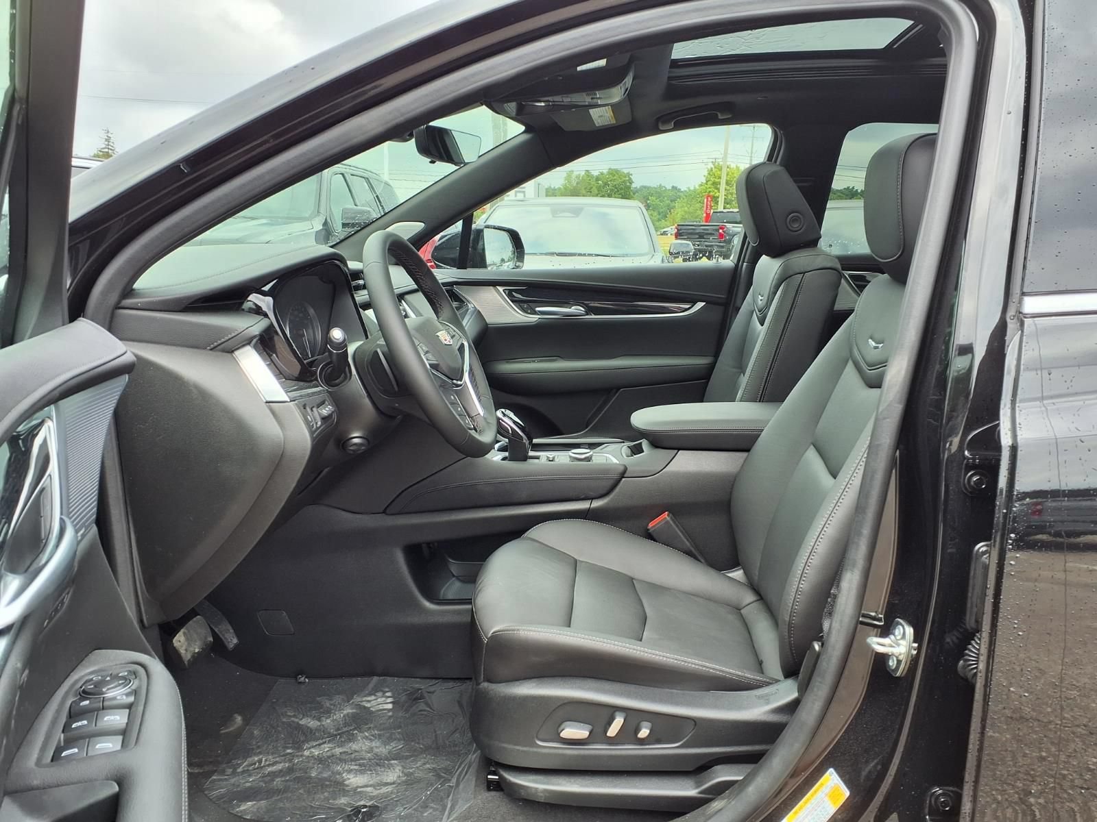 New 2026 Cadillac XT5 Premium Luxury w/ LPO, Floor Liner Package AWD/4WD image 15