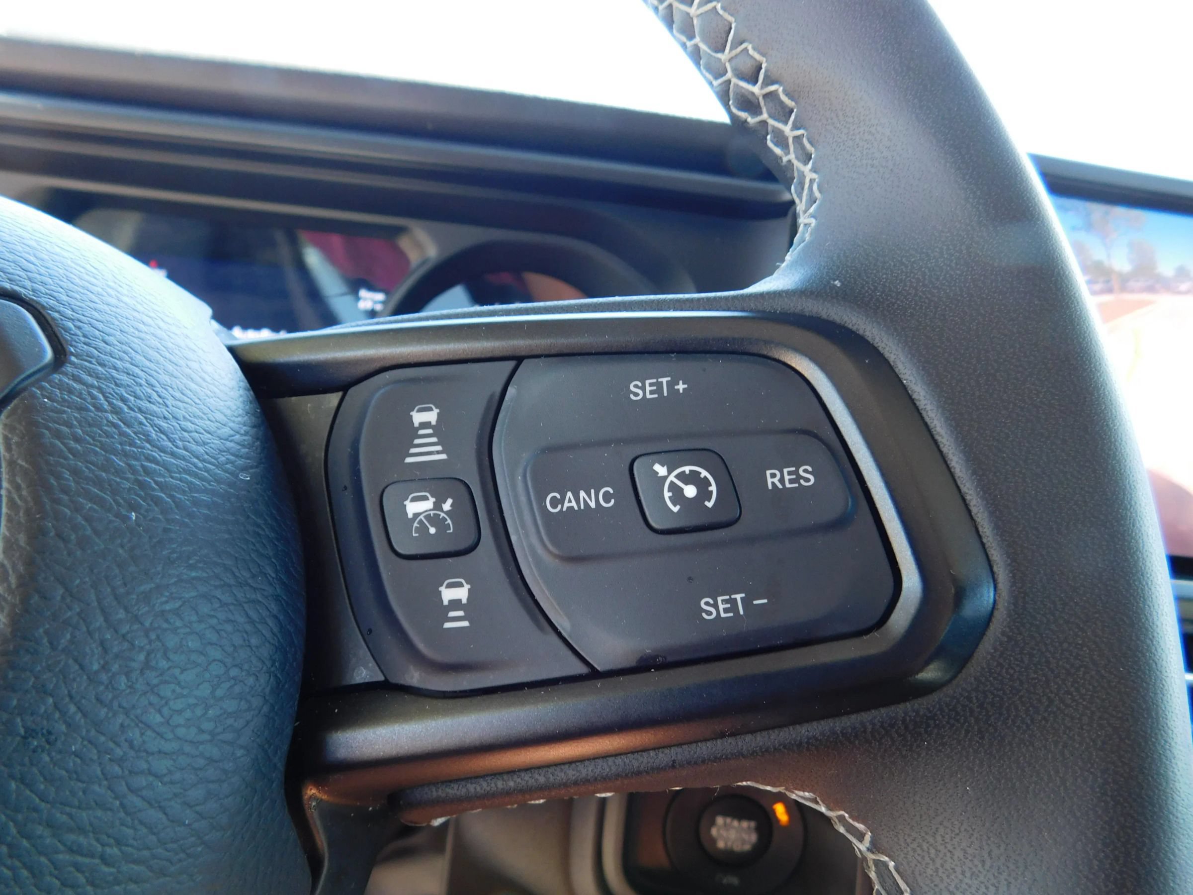Used 2025 Jeep Wrangler Unlimited Rubicon AWD/4WD image 25