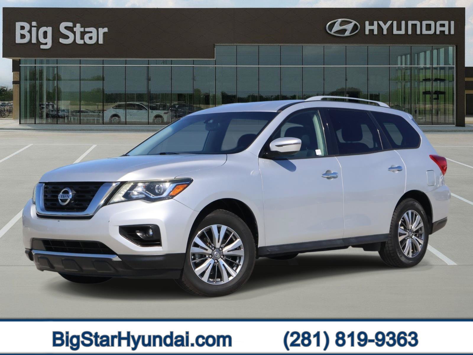 Used 2018 Nissan Pathfinder SV AWD/4WD image 1