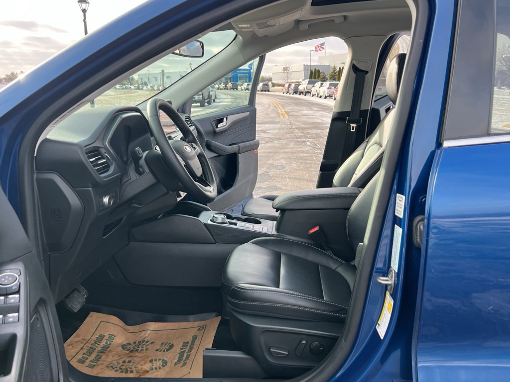 Used 2022 Ford Escape Titanium w/ Class II Trailer Tow Package image 13