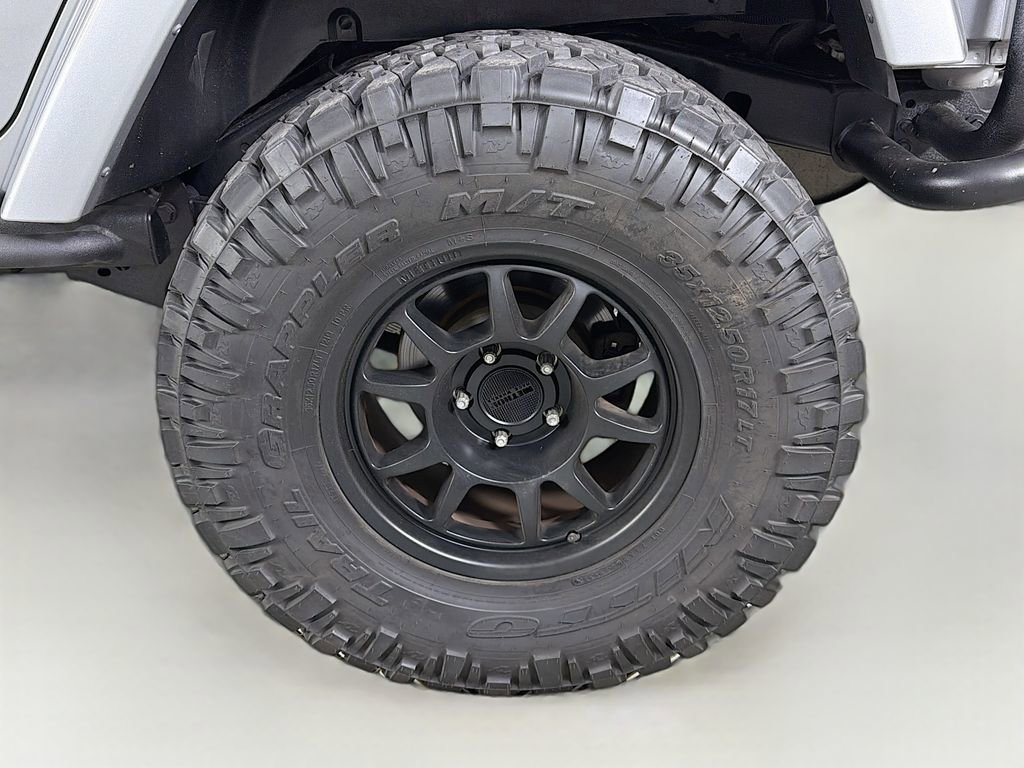 Used 2017 Jeep Wrangler Unlimited Sahara image 29