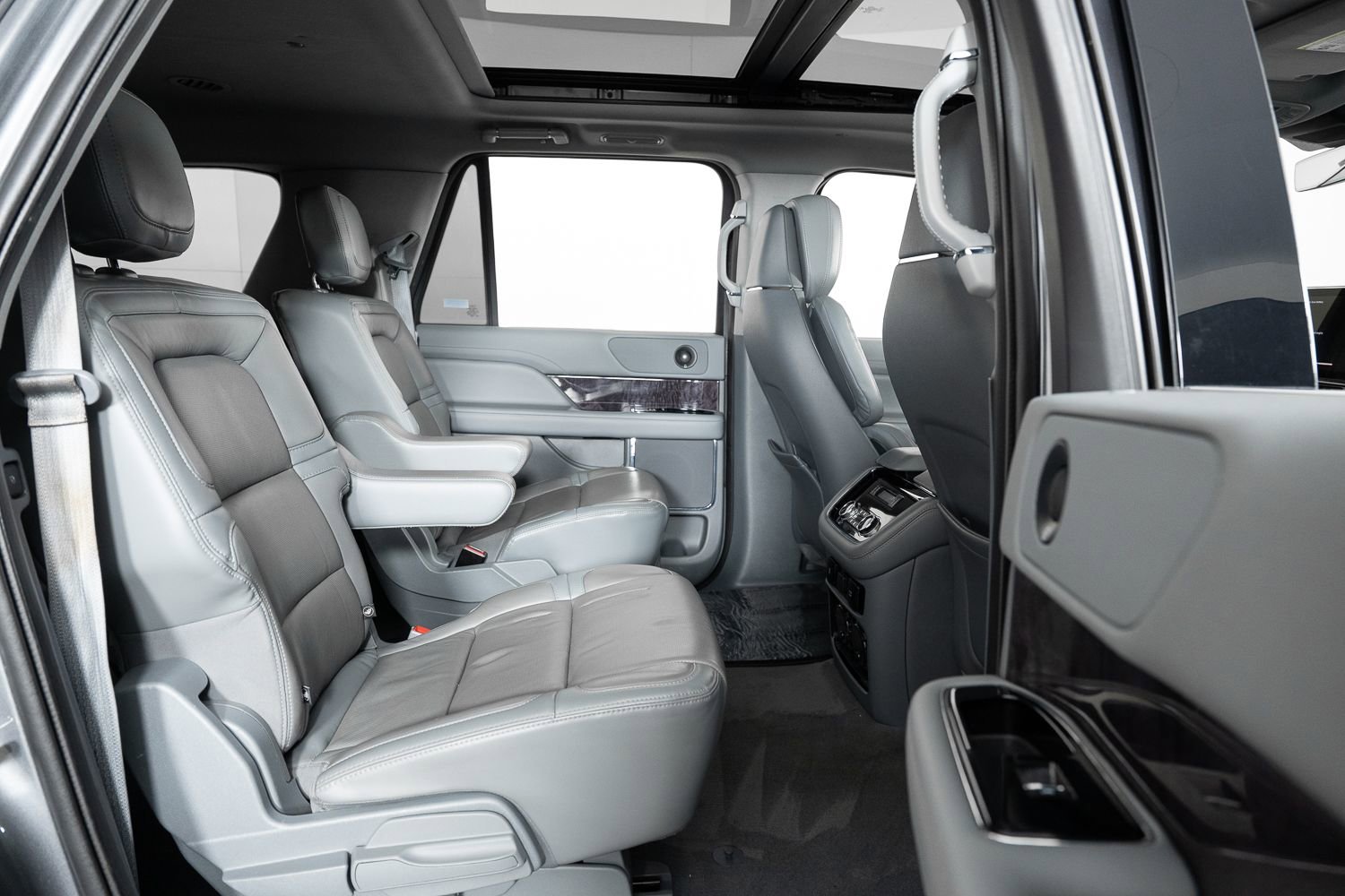 Used 2021 Lincoln Navigator L Reserve AWD/4WD image 23