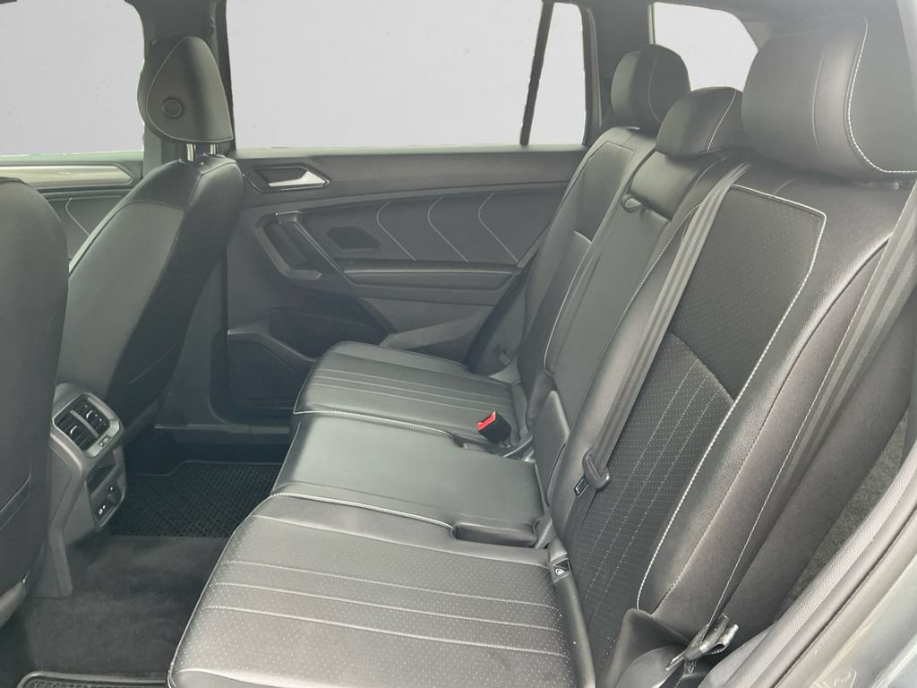 Used 2023 Volkswagen Tiguan SE R-Line AWD/4WD image 13