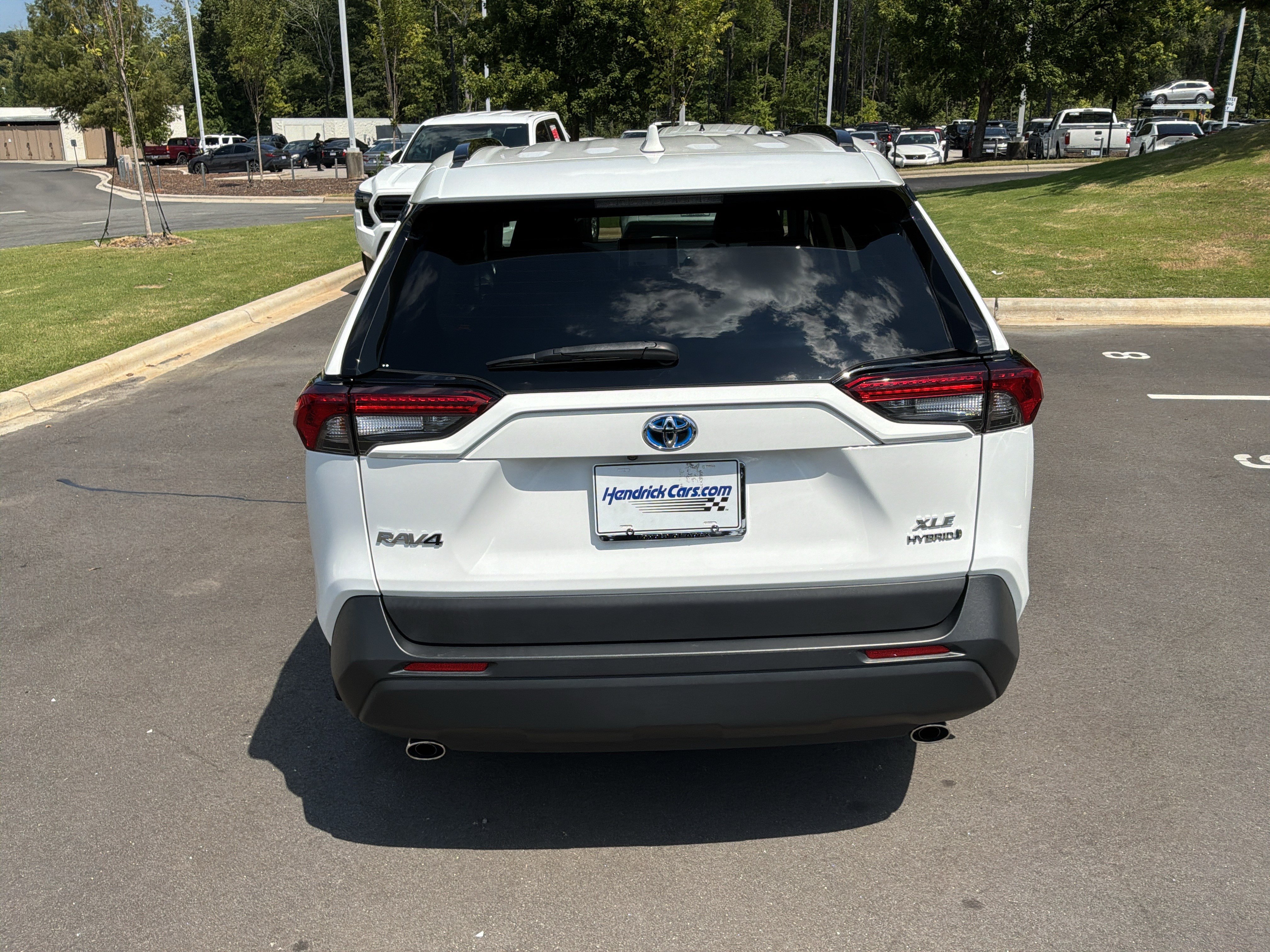 Used 2024 Toyota RAV4 XLE AWD/4WD image 9