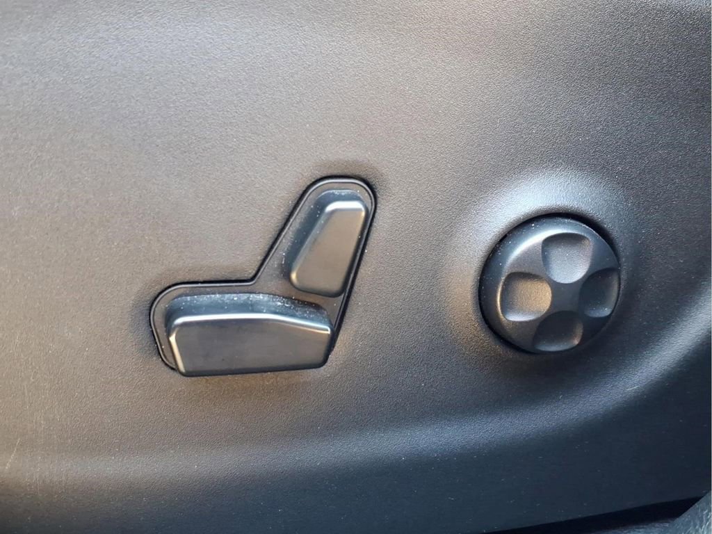 Used 2020 Jeep Cherokee Latitude Plus w/ Cold Weather Group image 19