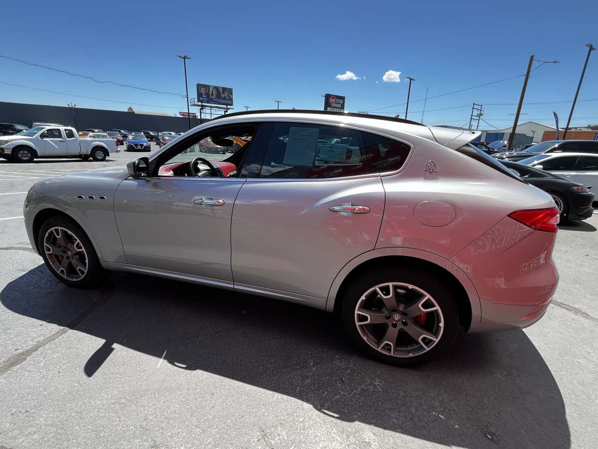 Used 2017 Maserati Levante S AWD/4WD image 4