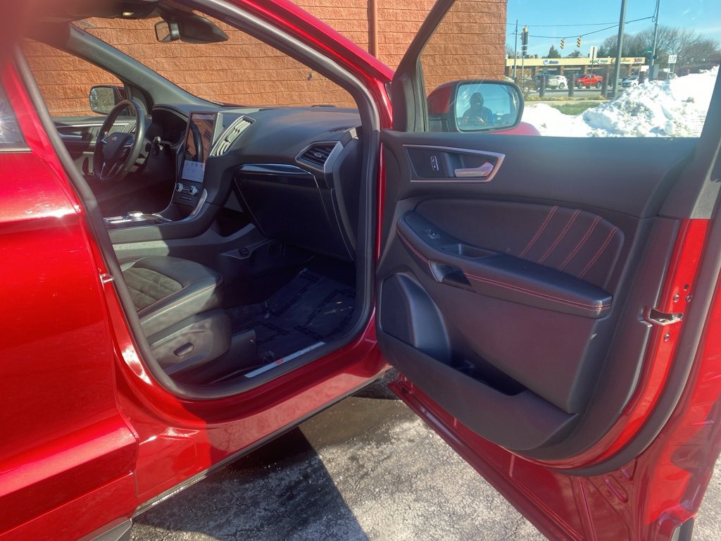 Used 2022 Ford Edge ST-Line image 16