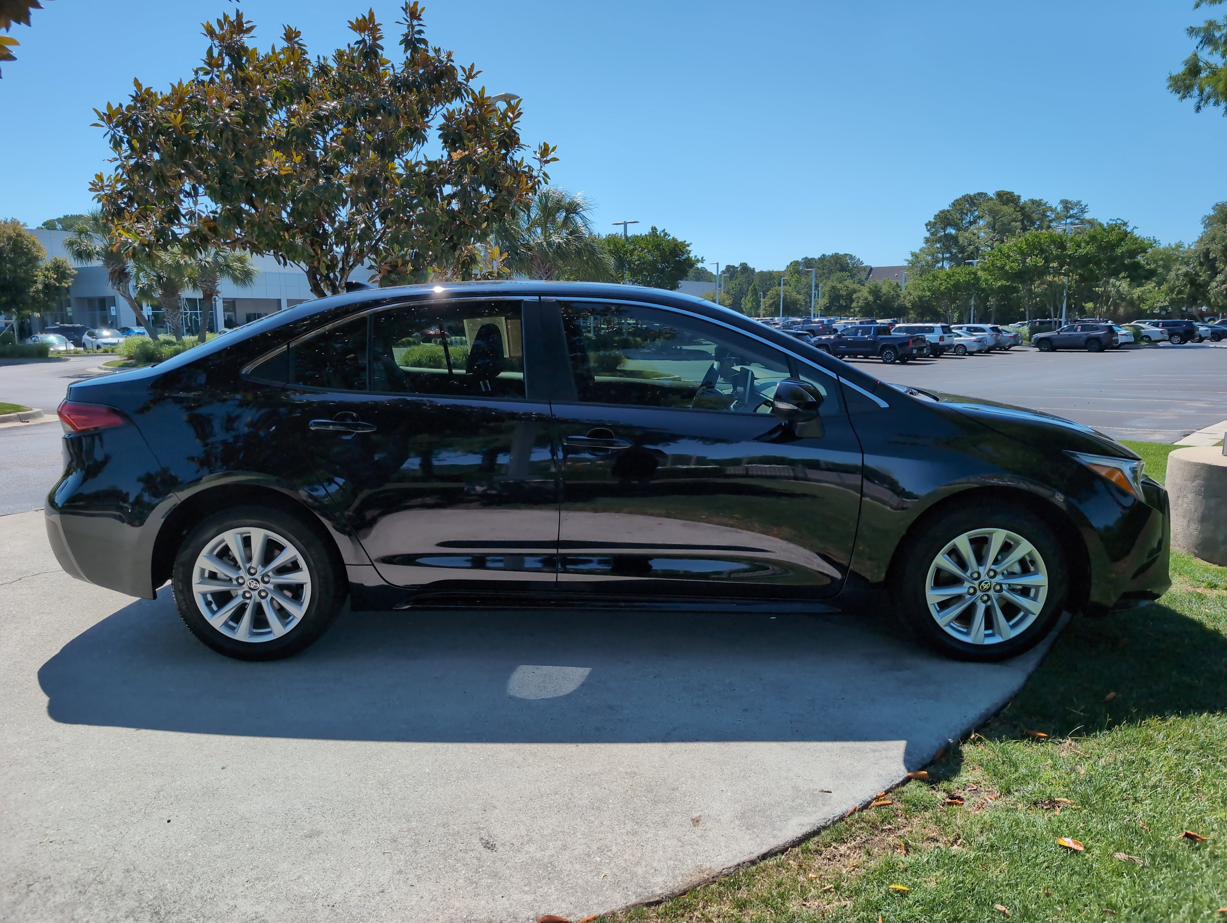 Certified 2024 Toyota Corolla XLE FWD image 11