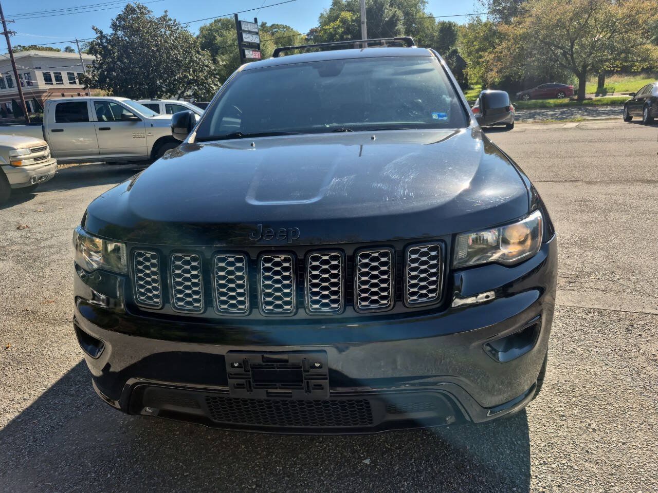 Used 2017 Jeep Grand Cherokee Altitude AWD/4WD image 1