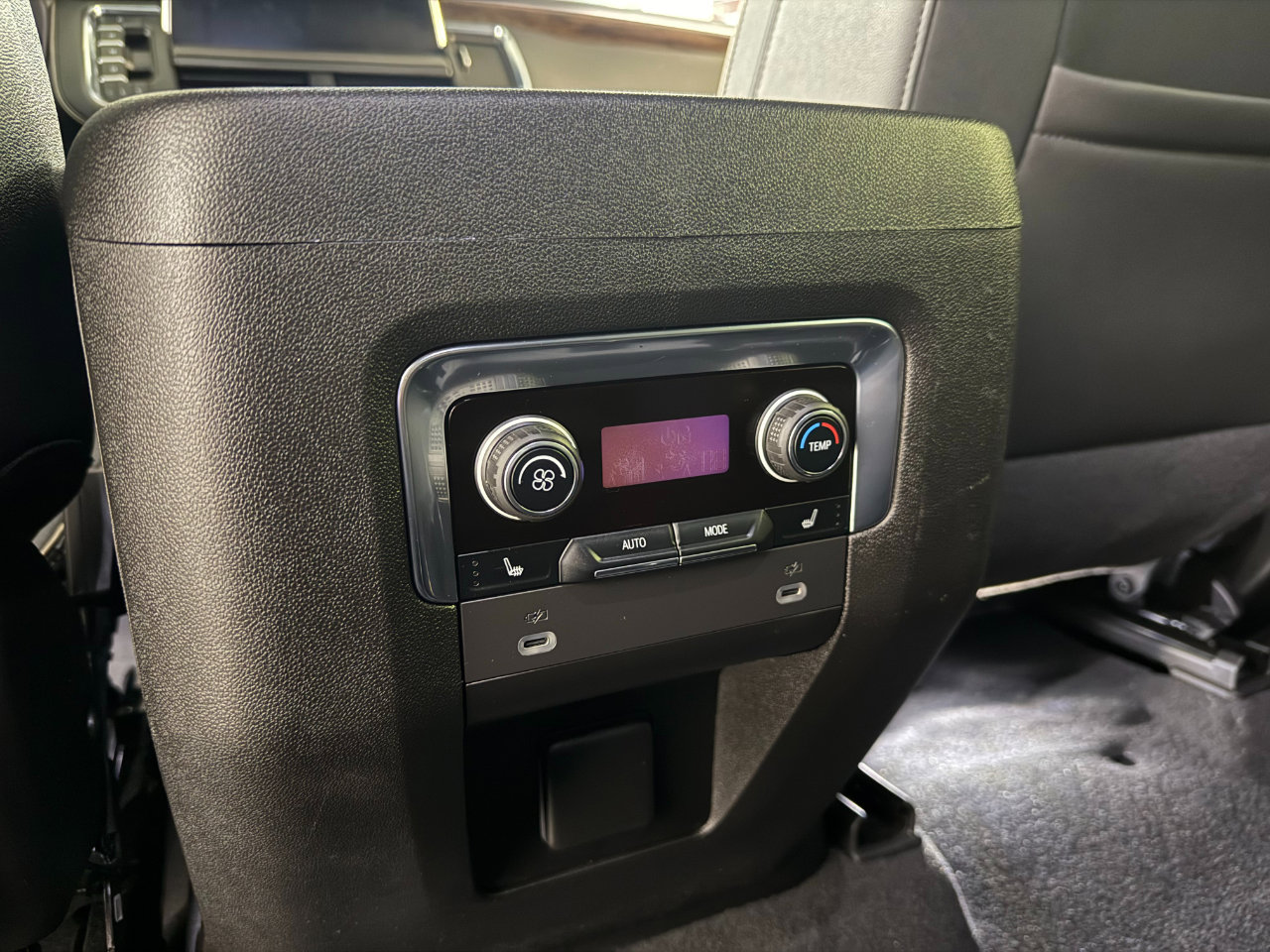 Used 2023 Chevrolet Suburban Premier image 14