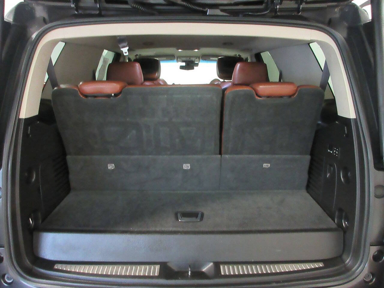 Used 2017 Cadillac Escalade Luxury AWD/4WD image 28
