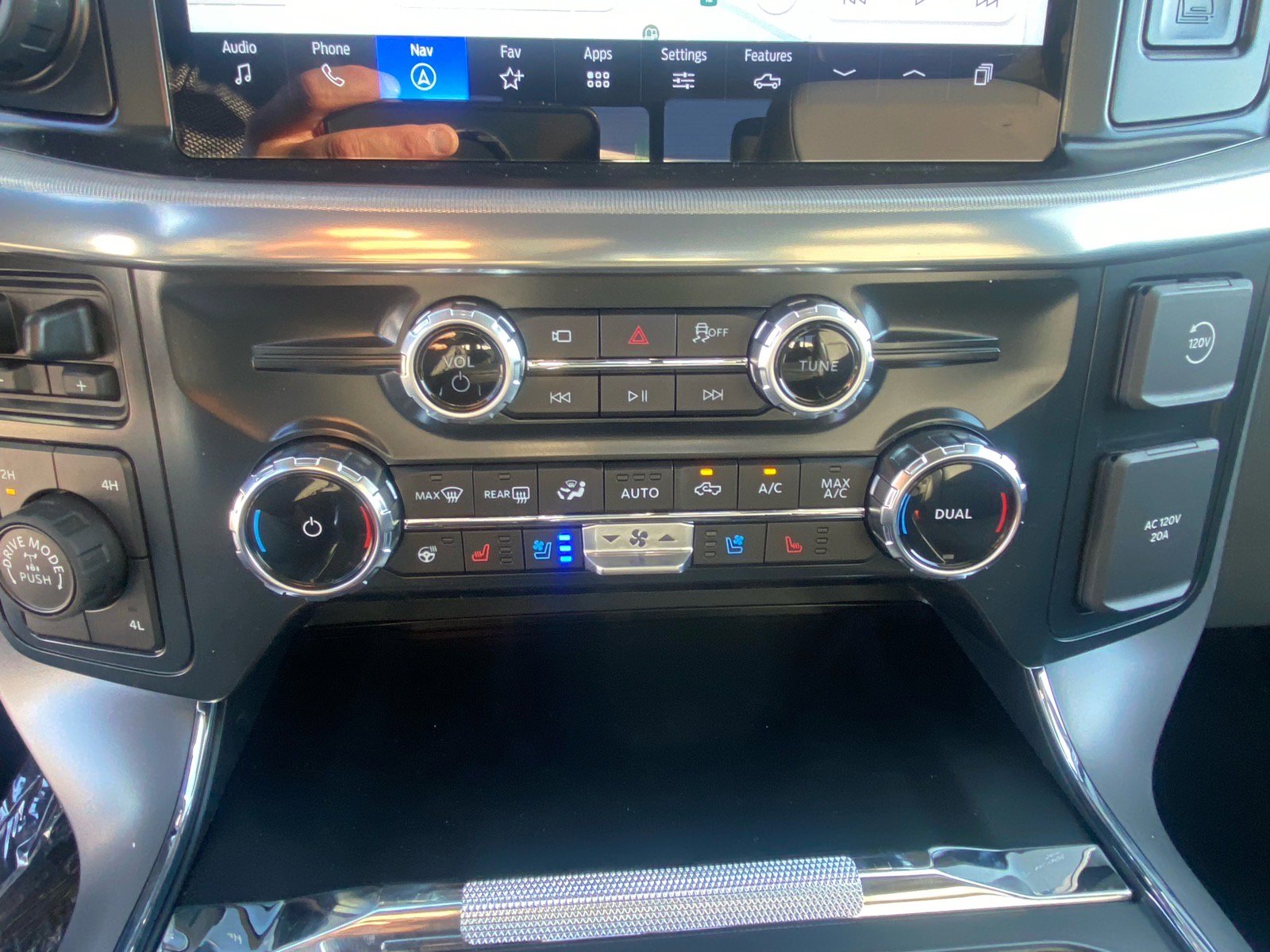 New 2026 Ford F150 Lariat w/ Equipment Group 502A High AWD/4WD image 28