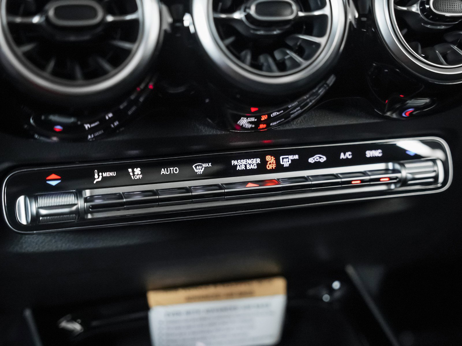 New 2025 Mercedes-Benz GLB 250 4MATIC image 18