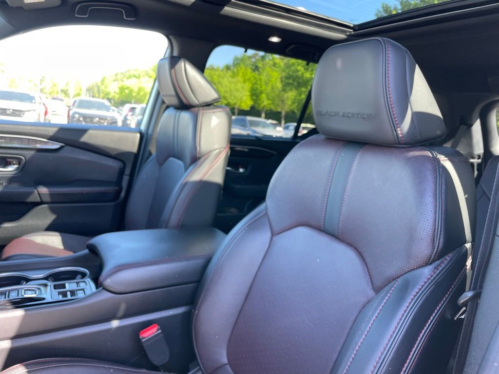 Certified 2025 Honda Pilot Black Edition image 28