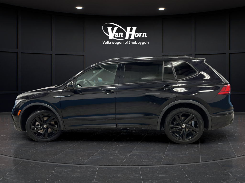 Used 2024 Volkswagen Tiguan SE R-Line AWD/4WD image 4
