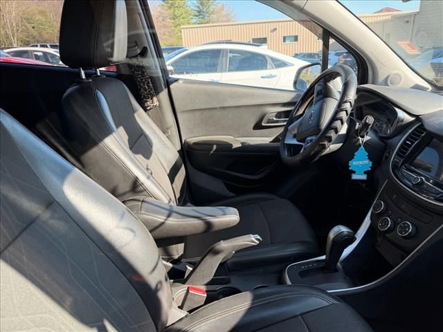 Used 2018 Chevrolet Trax LT w/ LT Convenience Package image 19