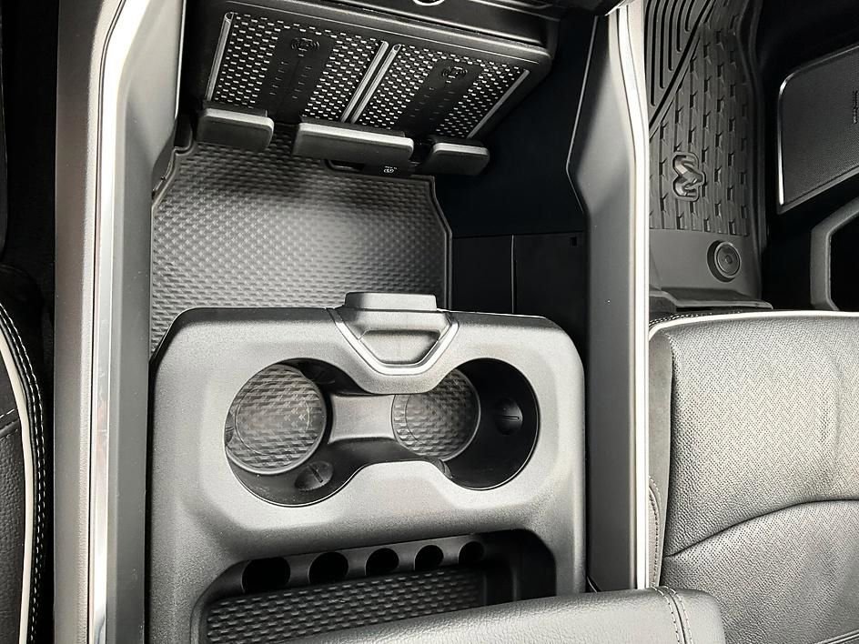 New 2026 RAM 3500 Laramie AWD/4WD image 25
