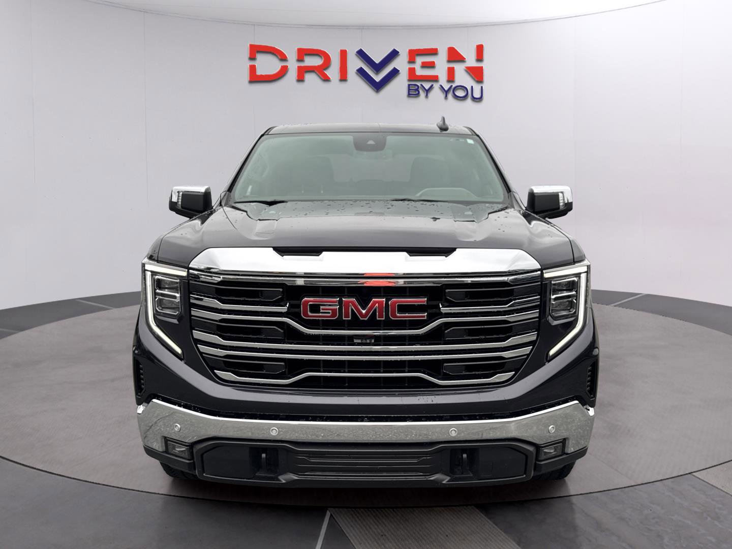 Used 2024 GMC Sierra 1500 SLT w/ SLT Premium Plus Package AWD/4WD image 9
