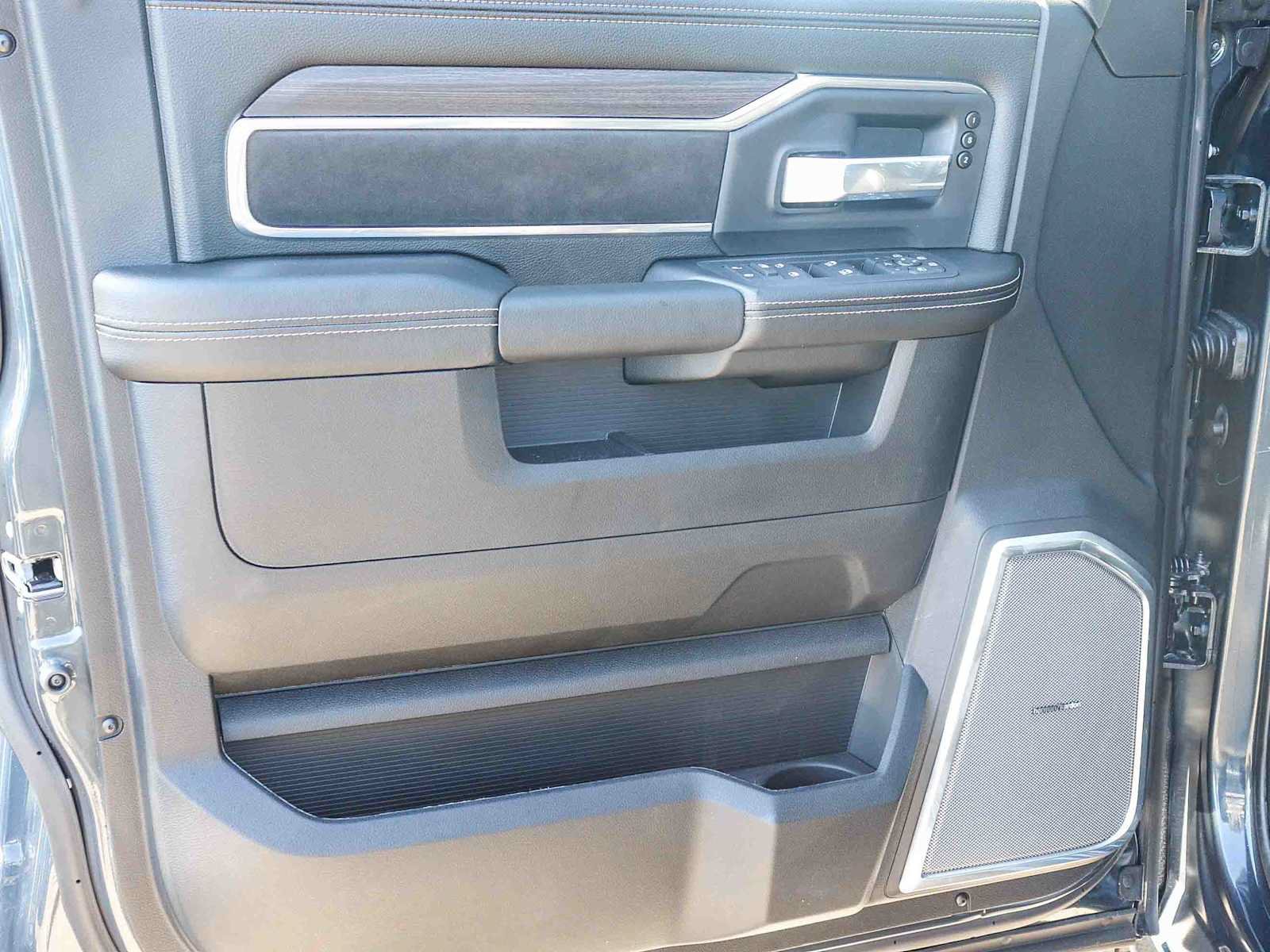 New 2026 RAM 3500 Laramie AWD/4WD image 15