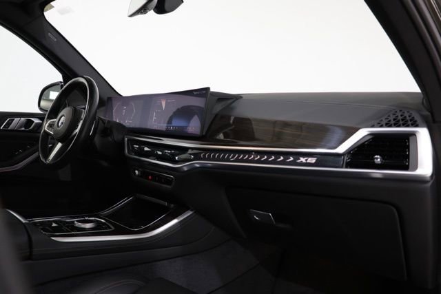 Used 2024 BMW X5 xDrive40i w/ M Sport Package AWD/4WD image 18