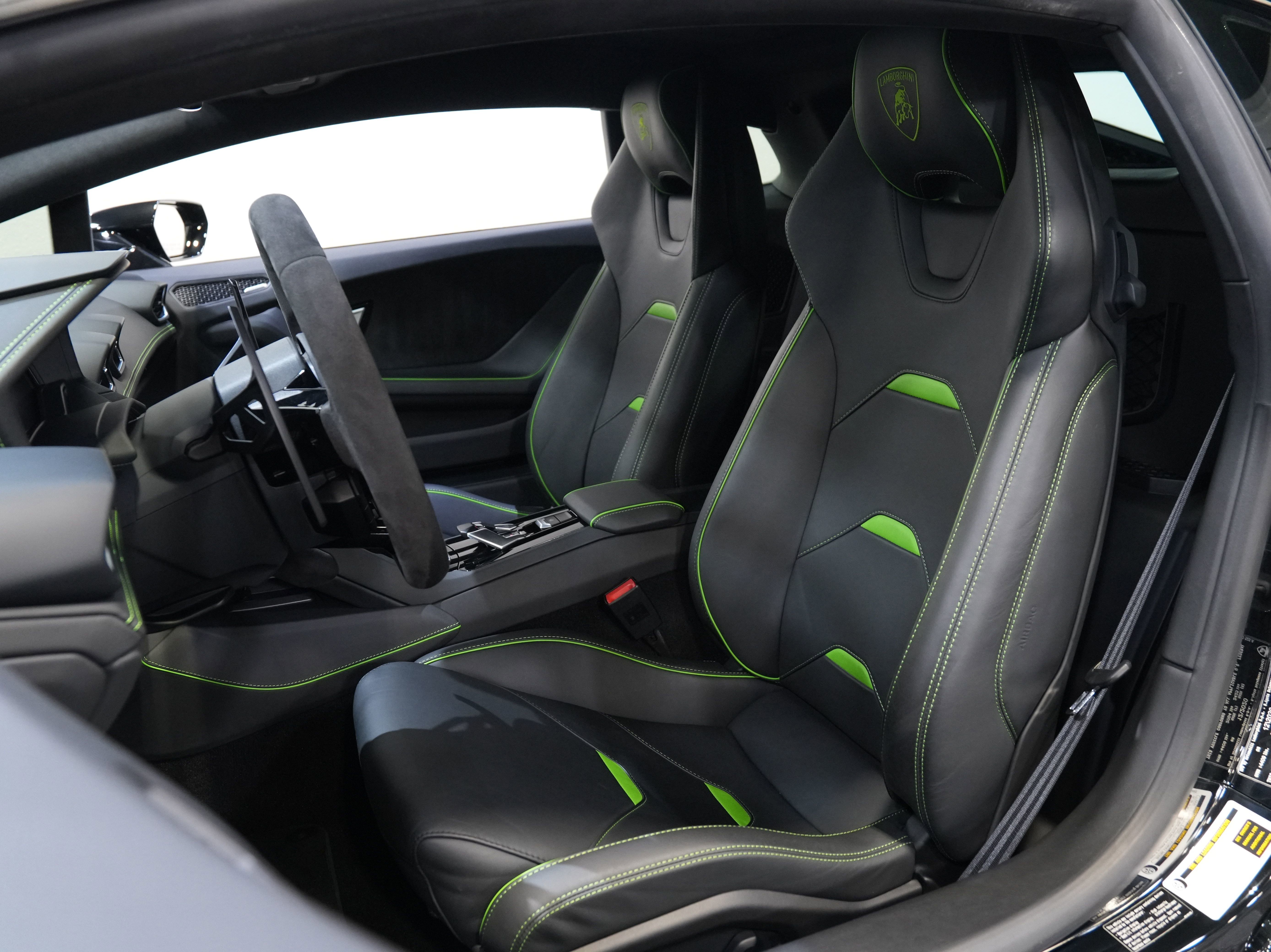 Used 2021 Lamborghini Huracan EVO image 32