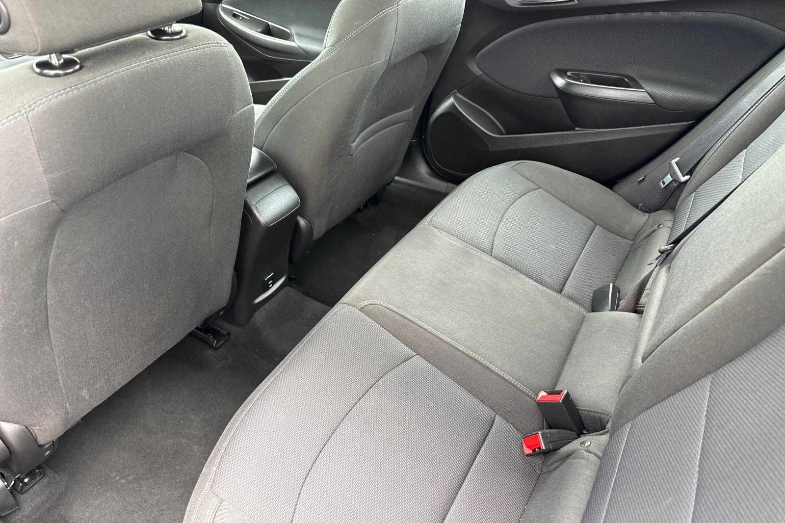 Used 2017 Chevrolet Cruze LT FWD image 12