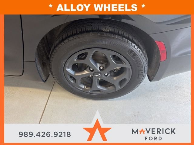 Used 2021 Chrysler Pacifica Limited w/ S Appearance Package FWD image 29