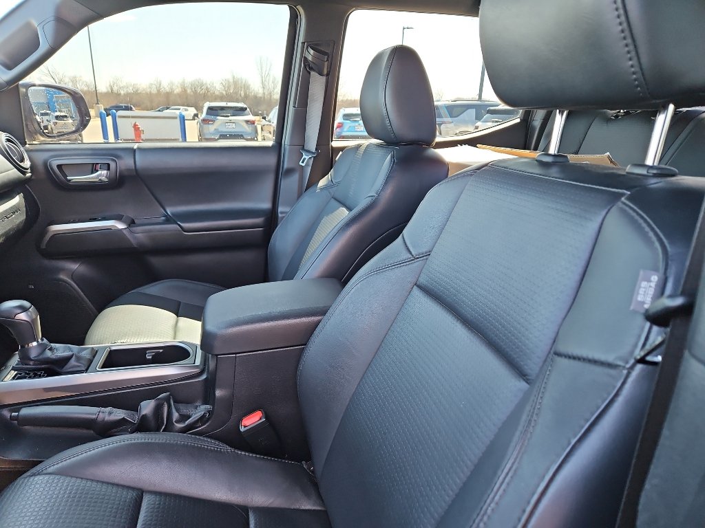 Used 2021 Toyota Tacoma Limited image 8