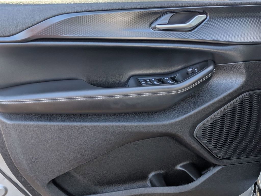 Used 2024 Jeep Grand Cherokee L Altitude image 22