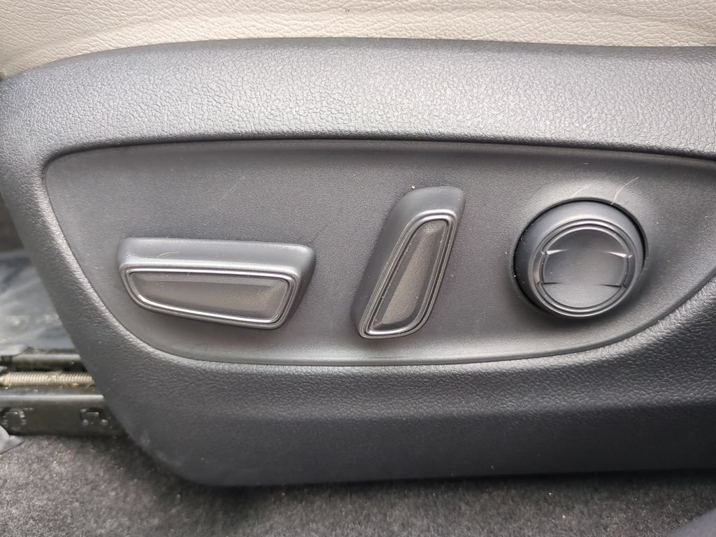 Used 2023 Toyota RAV4 XLE FWD image 16