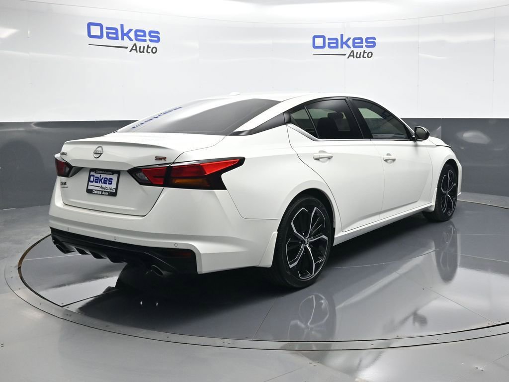 Used 2024 Nissan Altima 2.5 SR w/ SR Premium Package image 8
