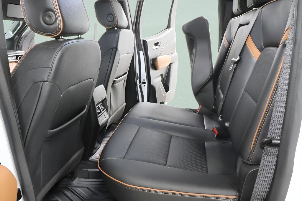 Used 2023 GMC Canyon AT4 w/ AT4 Premium Package image 28