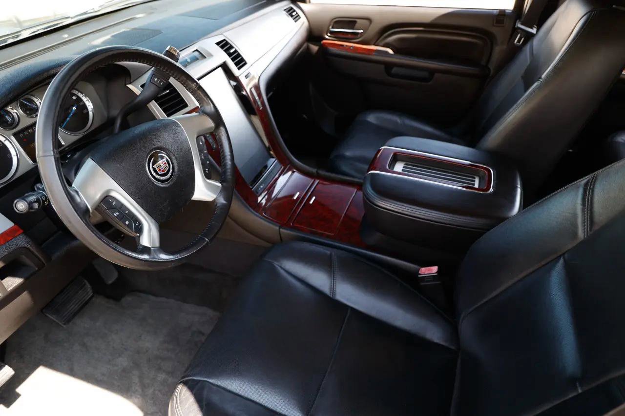 Used 2012 Cadillac Escalade ESV Luxury image 6