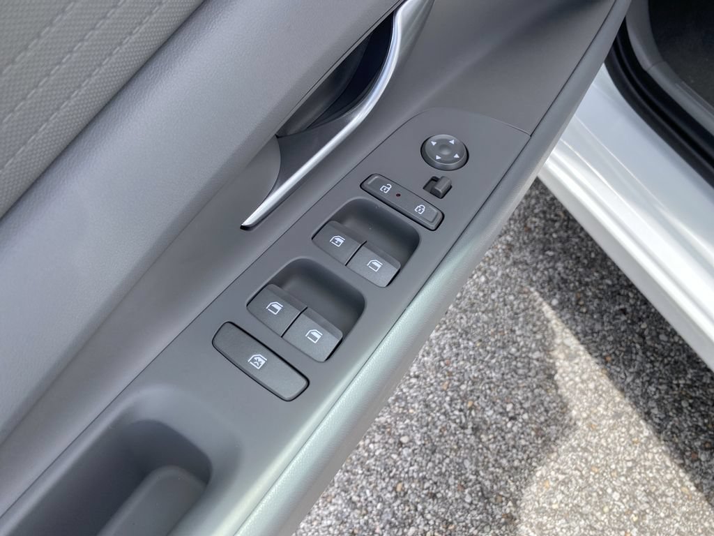 New 2026 Hyundai Elantra SE FWD image 18