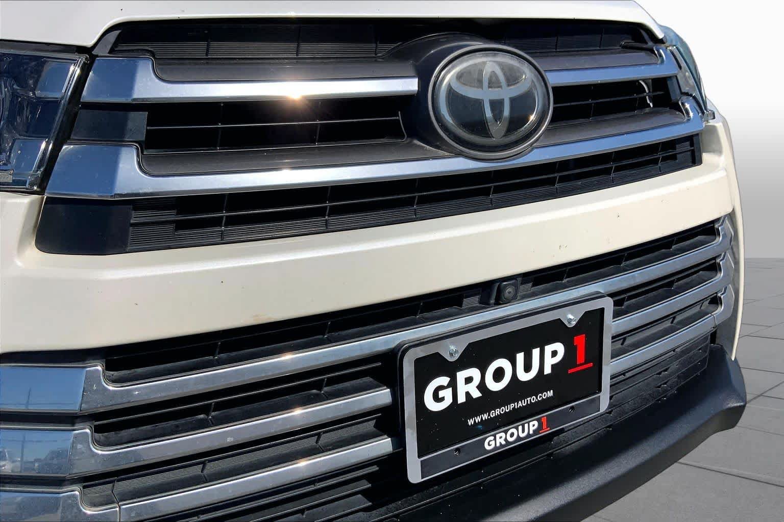 Used 2018 Toyota Highlander Limited Platinum FWD image 29