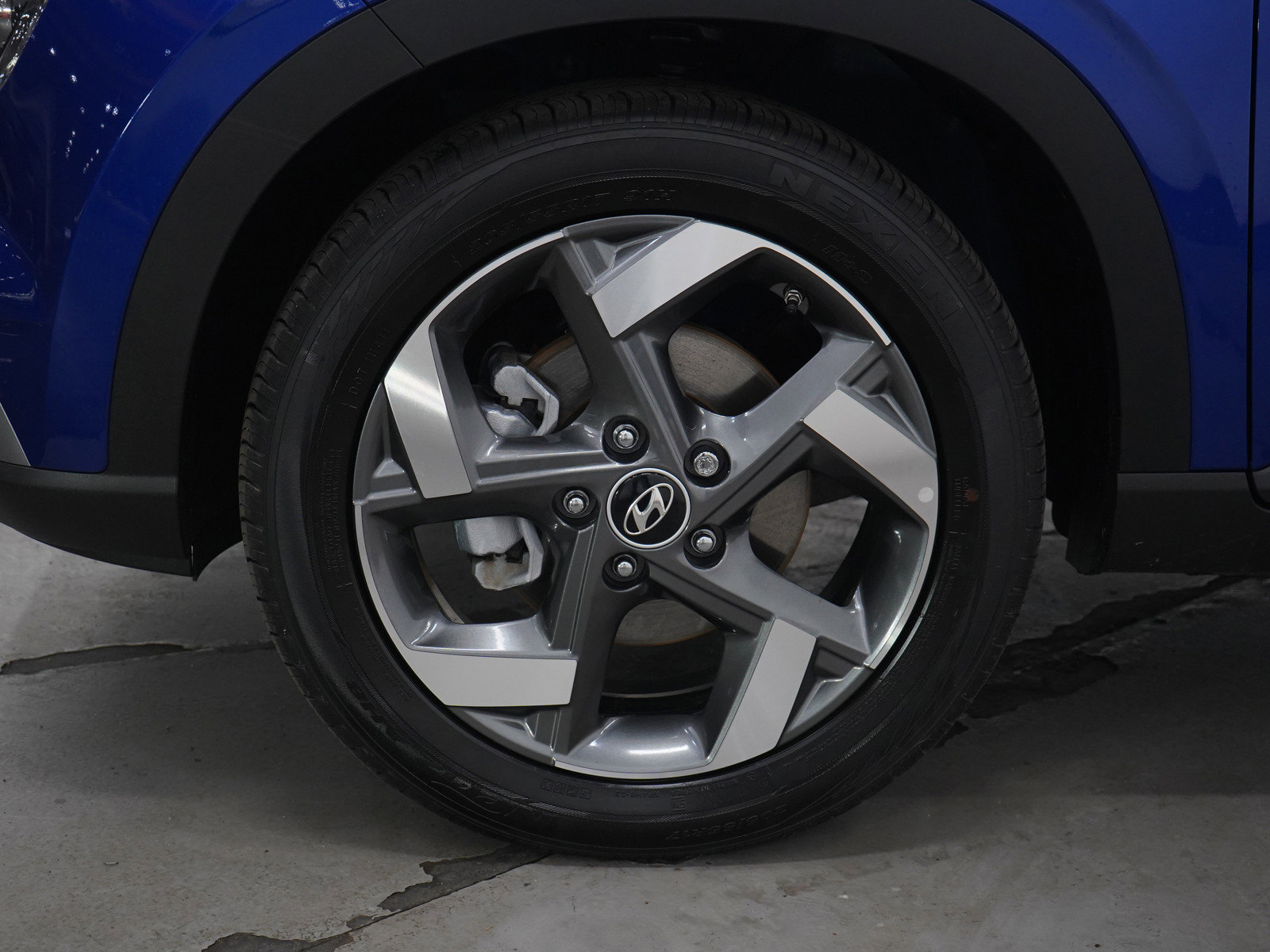 Certified 2025 Hyundai Venue SEL image 27