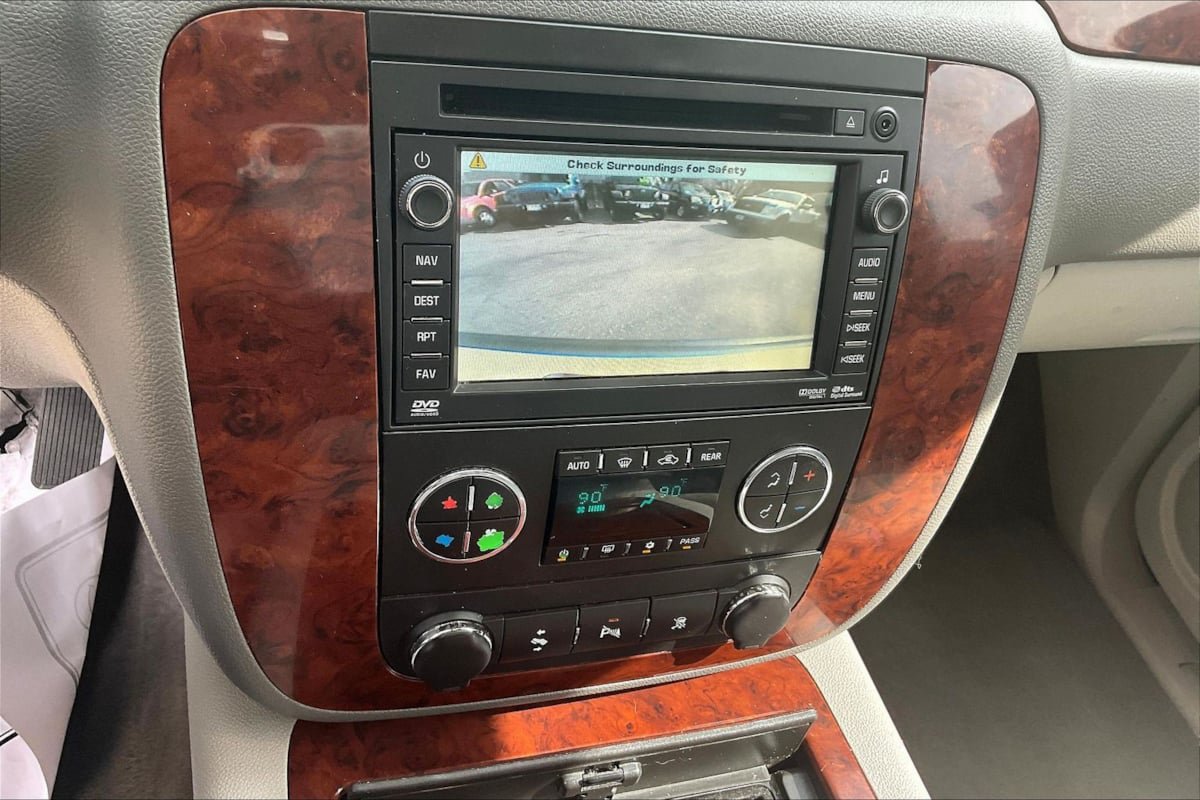 Used 2011 Chevrolet Tahoe LTZ AWD/4WD image 15