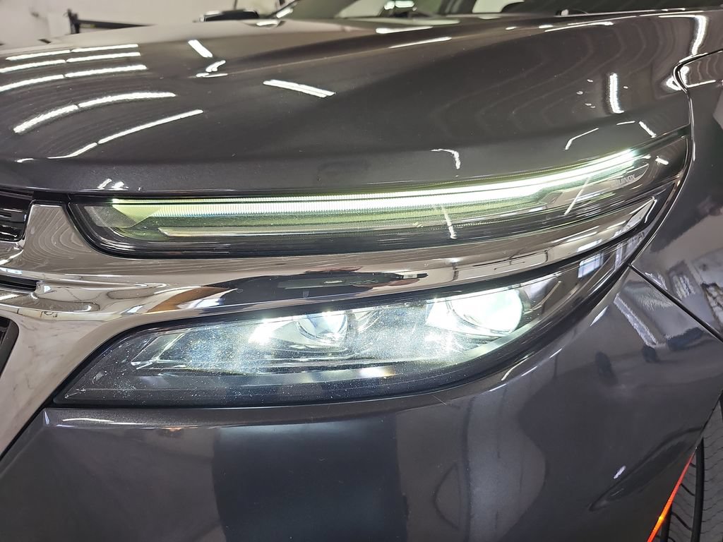 Used 2022 Chevrolet Equinox Premier AWD/4WD image 32