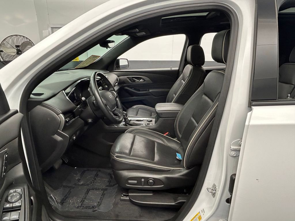 Used 2023 Chevrolet Traverse Premier w/ Redline Edition image 16