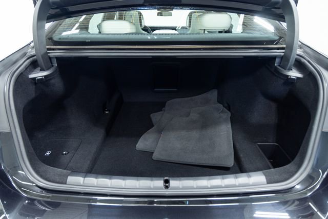 Certified 2023 BMW 760i xDrive AWD/4WD image 9