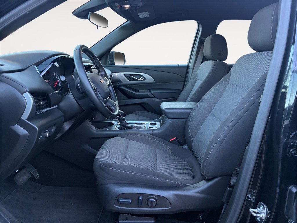 Used 2023 Chevrolet Traverse LT image 9